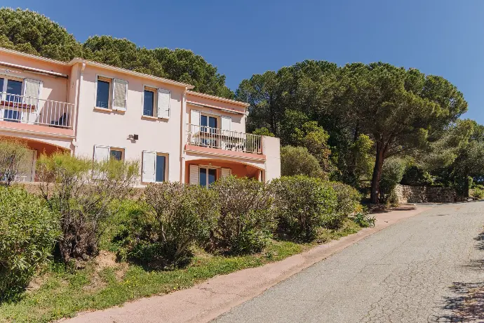 hotel residence corse du sud piscine vue mer famille