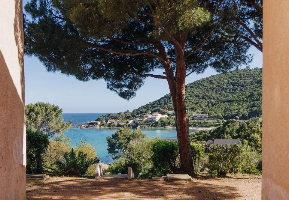 plage a deux pas de la résidence le télémaque pour vos vacances en famille en corse du sud