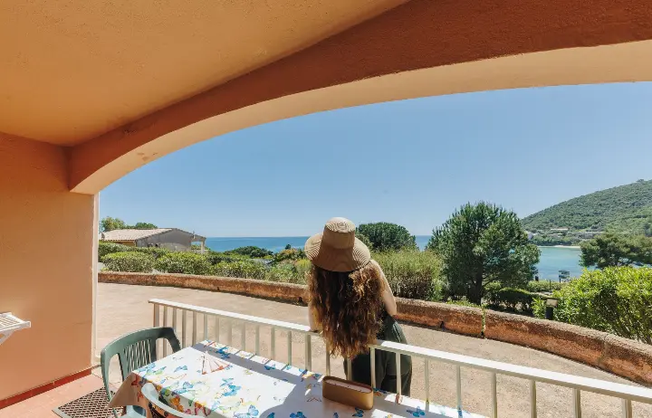vue de balcon d'une residence au budget maitrisé en corse du sud